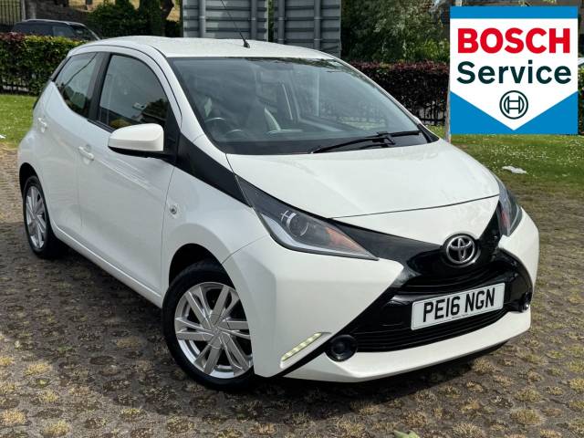 Toyota Aygo 1.0 VVT-i X-Play 5dr Hatchback Petrol White